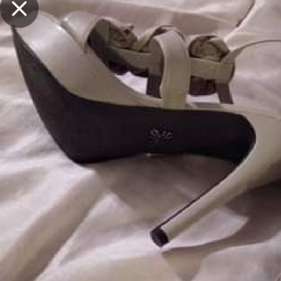 Taupe Vera wang heels - Picture 2 of 2